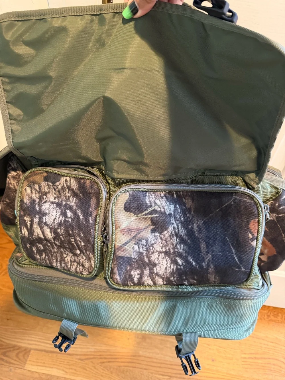 Fishpond Large Camo Duffle Bag - Green. Mint condition - Picture 6 of 12